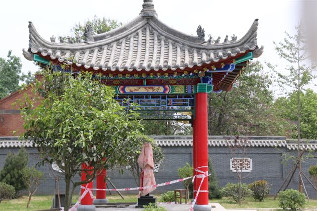 한국과 중국이 합의해 산시(陝西)성 시안(西安)에 설치 중인 광복군 주둔지 기념비가 이달 말 제막식을 열고 공식적으로 공개될 것으로 보인다. 이 기념물은 1942년 임시정부 산하 광복군 제2지대가 주둔했던 시안시 창안(長安)구 두취진(杜曲鎭) 지역에 3무(畝.1무는 약 200평) 규모로 조성됐다. <연합뉴스>