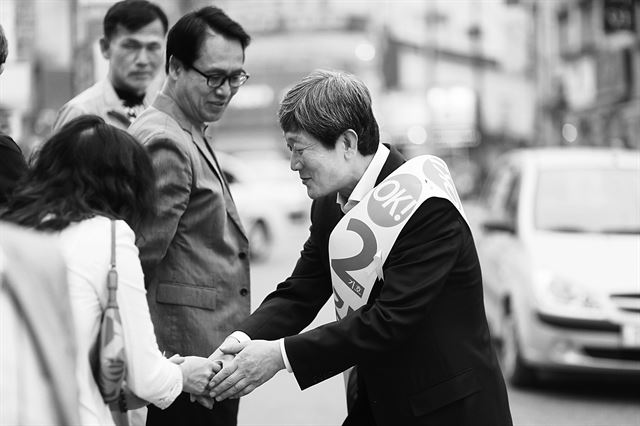 새정치민주연합 김동욱 태백시장 후보는 "정부에 당당히 맞서 지역발전을 이끌 동력을 내놓겠다"며 지지를 호소하고 있다. 김동욱 후보 캠프 제공