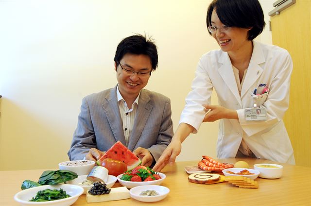 고지혈증 공포에서 벗어나려면 육식 위주 식단을 바꾸고 꾸준히 운동해야한다는 게 전문가들의 조언이다. 삼성서울병원 제공