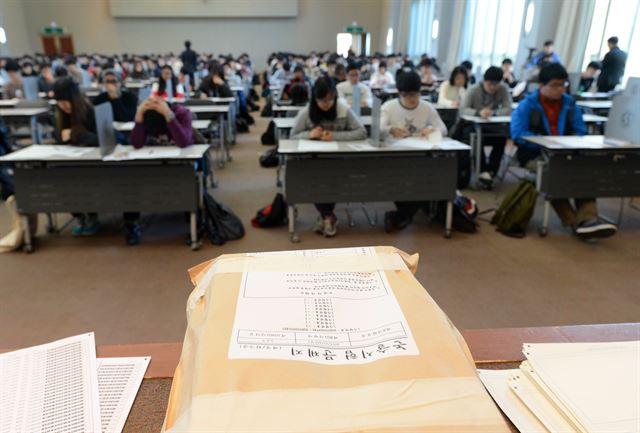 시험 치르는 수험생들<자료사진>