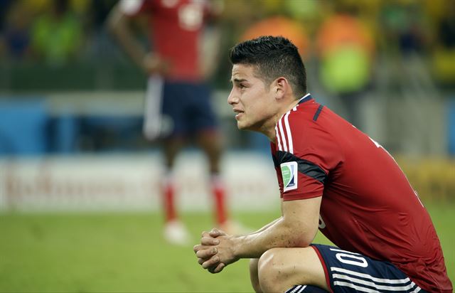 [PAP20140705162901034] <YONHAP PHOTO-0490> Colombia's James Rodriguez reacts at the end of the World Cup quarterfinal soccer match between Brazil and Colombia at the Arena Castelao in Fortaleza, Brazil, Friday, July 4, 2014. Brazil won 2-1 to reach the semifinals. (AP Photo/Hassan Ammar)/2014-07-05 07:18:27/ <저작권자 ⓒ 1980-2014 ㈜연합뉴스. 무단 전재 재배포 금지.>