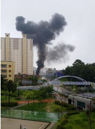 17일 오전 10시 53분께 광주 광산구 수완지구에 헬기가 추락했다는 신고가 119에 접수됐다. 독자 제공