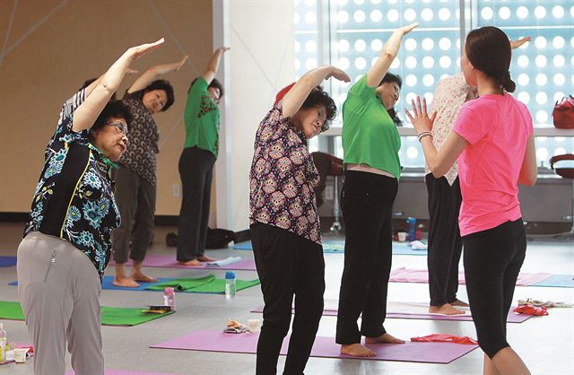 마사회 용산장외발매소 요가교실 모습/2014-07-31(한국스포츠)