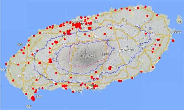 중국인이 제주에 소유한 토지 분포 현황을 나타낸 지도. 제주대 김태일 교수는 토지 및 건축물 현황을 분석할 수 있는 GIS 기반의 랜드맵 프로그램을 사용해 이같이 분석했으며, 김 교수의 분석에 따르면 중국인 소유 제주 토지는 한라산 북쪽과 서쪽에 몰린 것으로 나타났다. 제주대 김태일 교수 제공