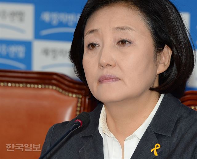 새정치민주연합 박영선 국민공감혁신위원장 겸 원내대표가 12일 국회에서 열린 원내대책회의에서 굳은 표정을 하고 있다. 오대근기자 inliner@hk.co.kr