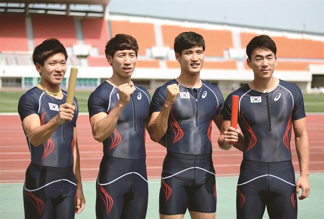 김국영 여호수아 조규원 오경수(왼쪽부터)로 이뤄진 육상 남자 계주 대표팀이 인천 아시안게임에 깜짝 금메달을 노리고 있다. 올해 열린 국제대회에서 두 차례 한국 기록을 갈아치운 계주 대표팀은 일본, 중국과 메달 색깔을 다툴 전망이다. 한국일보 자료사진