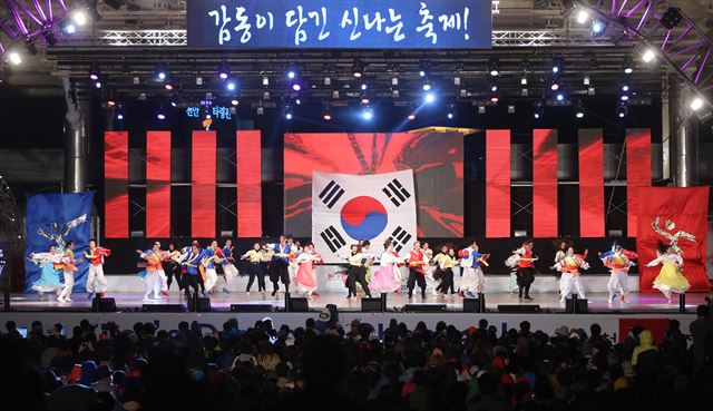 '천안흥타령춤축제2014' 춤 경연대회에서 대상을 차지한 선문대 동아리연합팀. 천안문화재단 제공