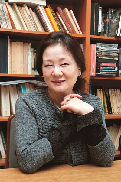 돈키호테 1,2권을 완역한 안영옥 고려대 스페인어문학과 교수. 열린책들 제공