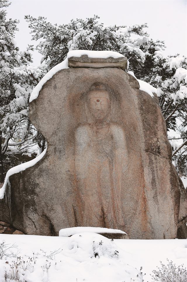 홍성 신경리 마애여래입상