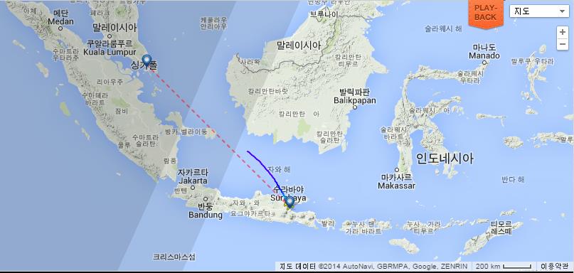 인도네시아 수라비야를 출발해 싱가포르로 가던 저가항공사 에어아시아의 QZ8501기의 교신이 끊긴 가운데, 항공교통 추적 웹사이트 '플라잇트레이더24'에서 사라진 비행기편의 신호가 마지막으로 포착된 모습. 플라잇트레이더24 캡처