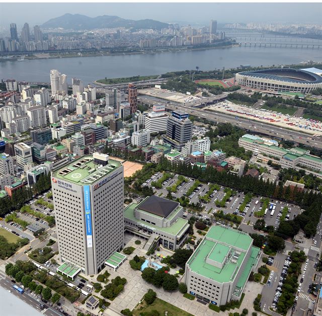 지난해 7월 무역협회 마르코폴로 식당에서 바라본 서울 강남구 삼성동 한국전력 본사 부지 일대. 신상순선임기자 ssshin@hk.co.kr