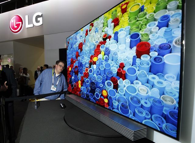 LG전자의 65인치 4K ULTRA HD OLED TV. LG전자 제공