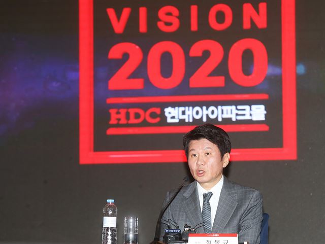 12일 오전 서울 용산구 아이파크몰에서 열린 '창립 10주년 아이파크몰 비전 2020 선포' 기자간담회에서 정몽규 현대산업개발 회장이 인사말을 하고 있다. 연합뉴스