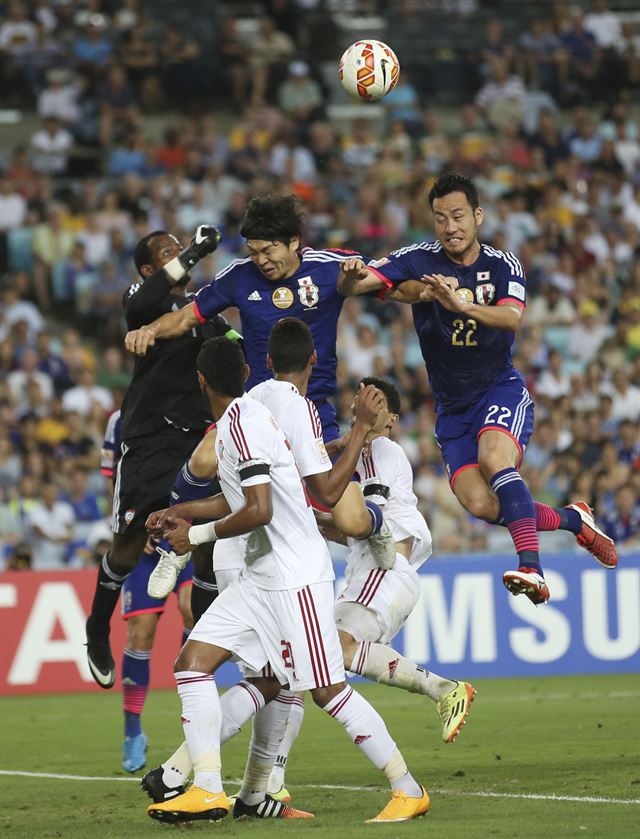 아시아축구연맹(AFC) 아시안컵 최다 우승국(4회)인 일본이 8강에서 아랍에미리트(UAE)에 승부차기 끝에 져 탈락하는 수모를 당했다. 연합뉴스