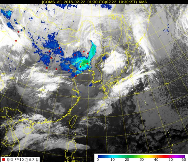 몽골과 중국 북부에서 발생한 황사가 서울, 경기를 포함한 서쪽 지방과 제주도 등에 영향을 끼칠 것으로 예보되어 22일 황사예비특보가 내려졌다. 사진은 이날 오전 10시 30분 관측된 기상청 홈페이지의 황사 위성영상. 뉴시스