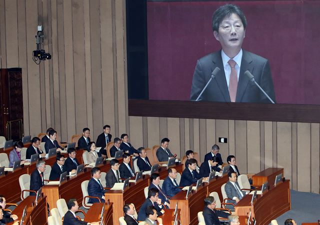 새누리당 유승민 원내대표가 8일 국회 본회의에서 교섭단체대표연설하고 있다. 연합뉴스