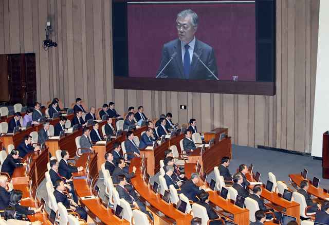 새정치민주연합 문재인 대표가 9일 국회 본회의에서 교섭단체 대표연설하고 있다. 연합뉴스