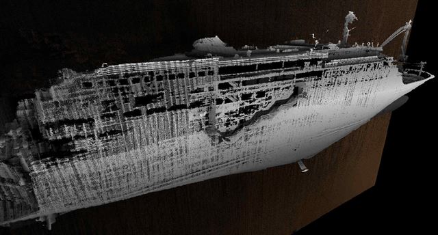 김우남 농해수위 위원장이 13일 공개한 세월호 선체 외부탐사 재현 결과 3D 이미지. 해양수산부는 지난 10일 세월호 인양이 기술적으로 가능하며, 누워 있는 상태 그대로 통째로 인양하는 방법이 유력하다는 결론을 발표했다. 김우남 농해수위 위원장 제공