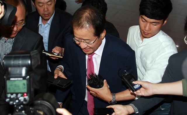 '성완종 리스트'에 오른 홍준표 경남도지사. 한국일보 자료사진