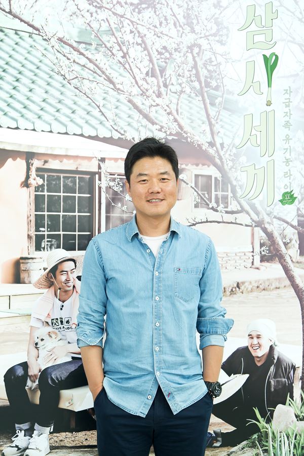 나영석PD가 13일 tvN '삼시세끼-정선편2' 제작발표회에서 "차승원에 자극을 받아 발군의 요리실력을 보이는 이서진의 다른 모습을 볼 수 있다"고 밝혔다. CJ E&M 제공