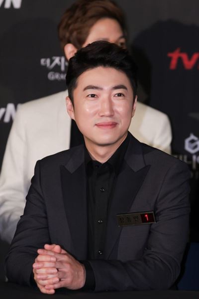 장동민이 23일 열린 tvN '더 지니어스: 그랜드파이널' 제작발표회에 참석해 취재진의 질문을 듣고 있다. CJ E&M 제공