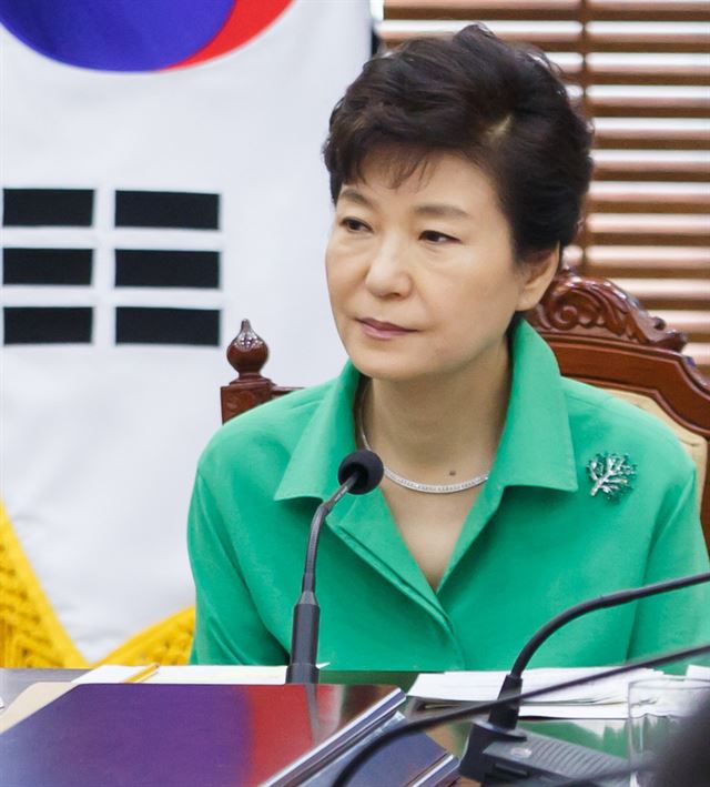 박근혜 대통령이 1일 청와대에서 열린 3차 핵심개혁과제 점검회의를 주재하고 있다. 청와대 제공