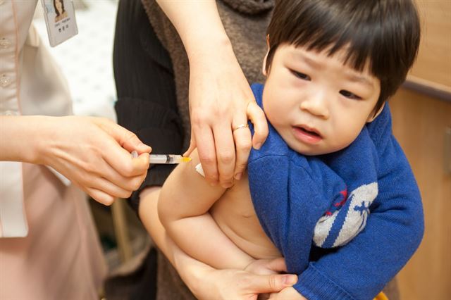 최근 급성 감염질환인 수막구균 뇌수막염 환자가 국내에서 늘고 있어 주의가 필요하다. 한국일보 자료사진.