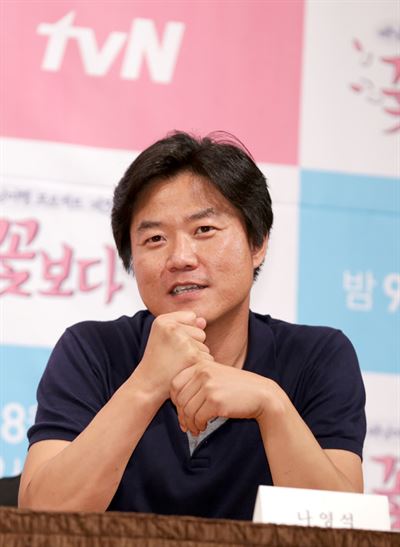 강호동 이승기 등이 출연하는 예능 프로그램을 온라인 콘텐츠로 기획한 나영석 PD.