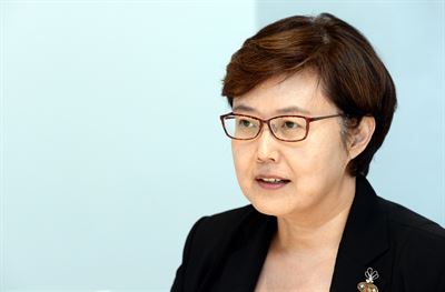 주성혜 한국문화예술교육진흥원 원장은 21일 본보와 인터뷰에서 “문화예술의 힘과 가치의 다양성을 생각해보고 문화예술교육이 다양한 현장에서 활용될 수 있도록 프로그램을 개발하겠다”고 말했다. 홍인기기자 hongik@hankookilbo.com