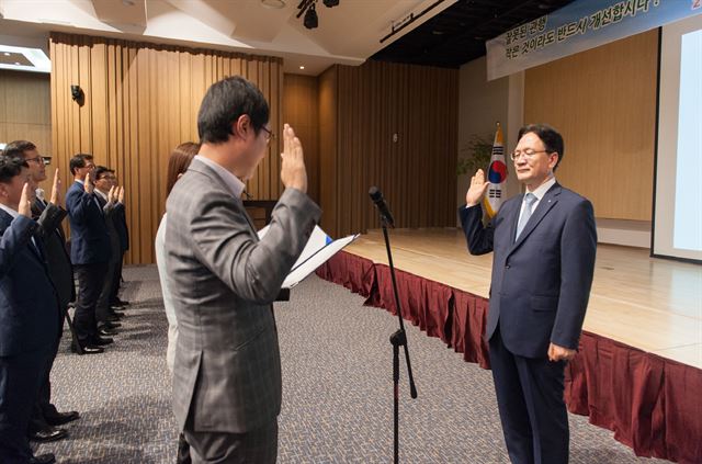 한국남부발전(사장 김태우)은 22일 부산 본사에서 전 임직원이 참석한 가운데 청렴실천 결의대회를 가졌다./2015-07-23(한국일보)