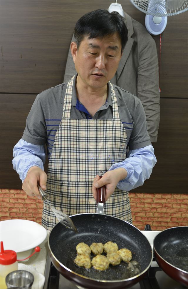 가끔 신문사 햇병아리 기자 시절 마시던 석양주가 생각난다. 석양주를 생각하며 오늘도 육원전을 만들어본다.