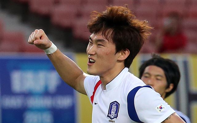 5일 중국 후베이성 우한스포츠센터에서 열린 동아시안컵 축구대회 한국과 일본의 경기에서 한국 장현수가 득점 후 환호하고 있다. 연합뉴스