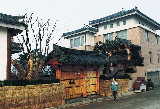 경기도 고양시에 위치한 김대중 전 대통령의 사저. 사진은 1995년 12월 촬영된 사저 모습. 한국일보 자료사진.