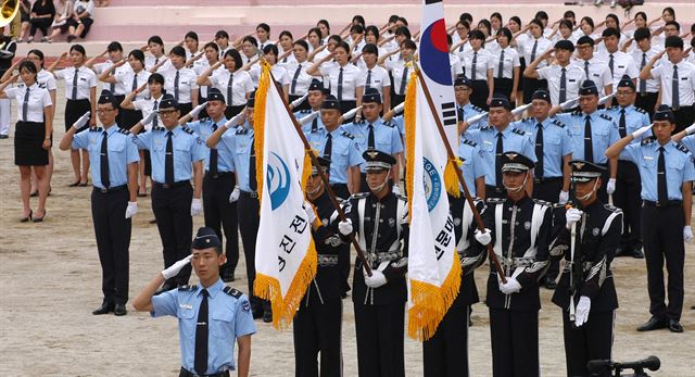 영진전문대 공군 부사관학군단이 1일 교내 대운동장에서 창설식을 갖고 있다. 영진전문대 제공