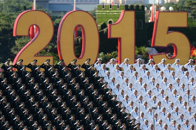 3일 중국 베이징에서 군악대가 사상 최대규모의 항일전쟁 70주년 열병식을 준비하고 있다. 베이징=신화 연합뉴스