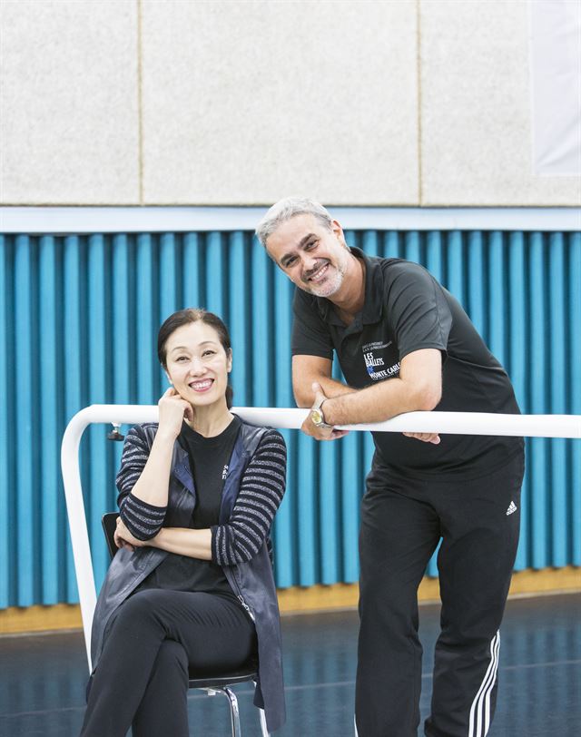 마살라(오른쪽) 교장과 김인회 단장. 메세나협회 제공