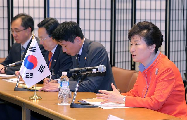 박근혜 대통령이 27일 오후(현지시간) 미국 뉴욕 유엔본부에서 열린 한-나이지리아 정상회담에서 모두 발언을 하고 있다. 연합뉴스