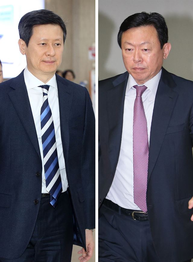 신동주 전 일본 롯데홀딩스 부회장이 롯데그룹 지배구조의 정점에 있는 광윤사의 주주총회와 이사회를 열어 대표이사직에 취임하고 동생 신동빈 롯데그룹 회장을 등기이사에서 해임하는 등 롯데그룹의 경영권 분쟁이 다시 불붙고 있다. 15일 오전 김포공항을 통해 귀국하는 신동주 전 일본 롯데홀딩스 부회장(왼쪽)과 서울 중구 소공동 롯데그룹 본사로 출근하는 신동빈 롯데그룹 회장. 연합뉴스