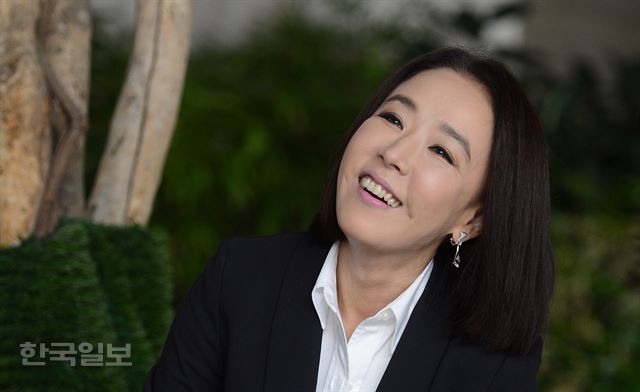 강수연 부산국제영화제 집행위원장은 “영화제 기자회견 중에 내 성질대로 화내며 답했다가 스태프에게 혼이 나기도 했다”며 웃었다. 신상순 선임기자ssshin@hankookilbo.com