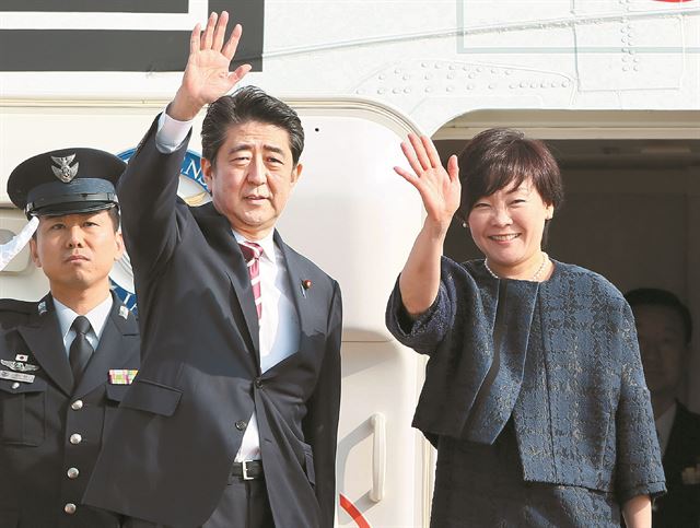 아베 신조 일본 총리 부부. AFP 연합