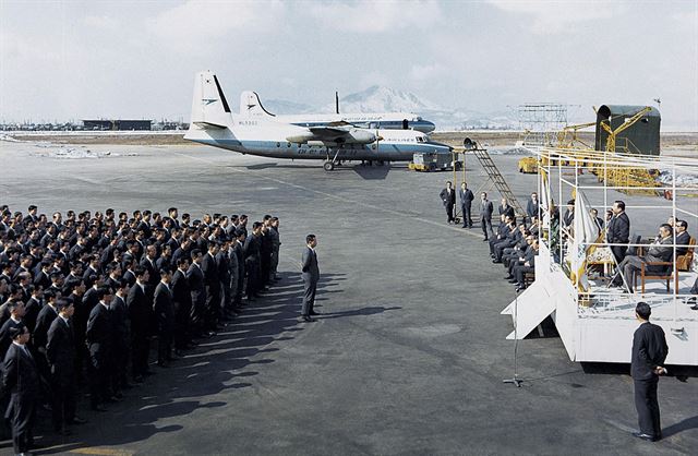 1969년 3월 김포공항에서 열린 대한항공공사 인수식. 한진그룹 제공