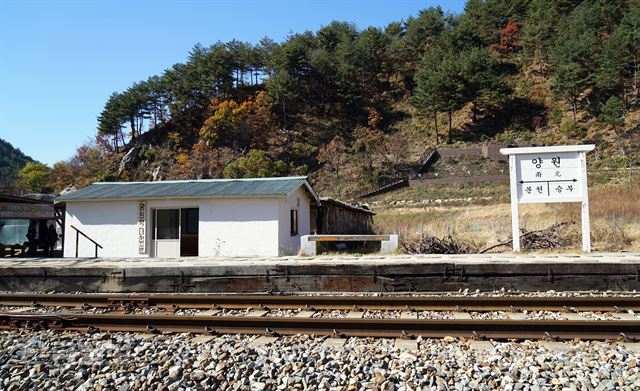 양원역은 봉화 울진 두 원곡마을 주민들이 만들고 지켜낸 눈물겨운 사연을 간직하고 있다.