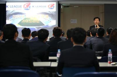 강창구 프로축구연맹 심판위원. 프로축구연맹 제공