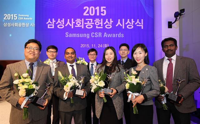 삼성사회공헌상 수상자들. 왼쪽부터 삼성SDI 이성철, 삼성전자 김용운, 삼성전자 영국연구소 로힛 아일, 삼성화재 조현익, 삼성디스플레이 이가희, 삼성전기 이복희, 서울병원 이금희, 삼성전자 뱅갈로연구소 라비쿠마르 칼라이마니. 삼성그룹 제공