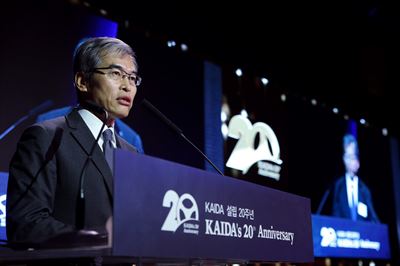 정재희 한국수입자동차협회장이 설립 20주년 기자간담회에서 인사말을 하고 있다. 수입차협회 제공