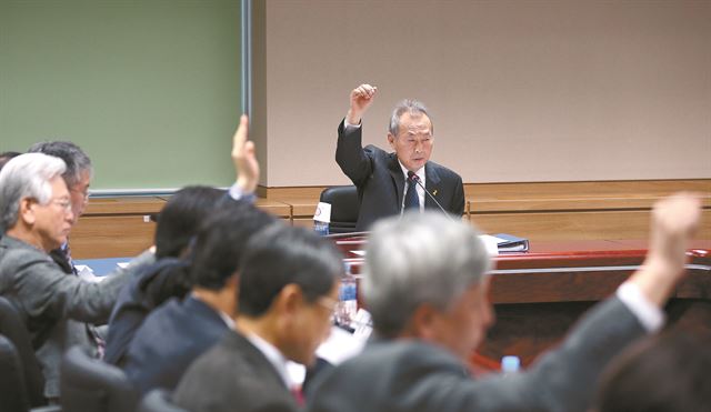 23일 서울 중구 세월호 특조위 사무실에서 열린 제19차 특조위 회의. 연합뉴스