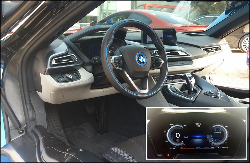 다층적인 디자인이 돋보이는 BMW i8 후측면.