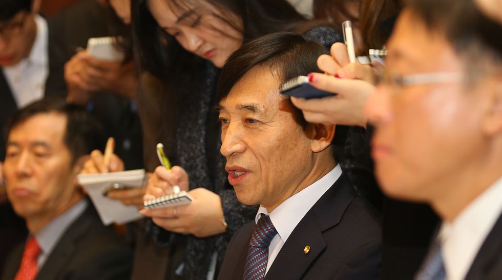 이주열 한국은행 총재가 23일 오전 서울 중구 한국은행에서 열린 경제동향 간담회에서 모두 발언을 하고 있다. 연합뉴스