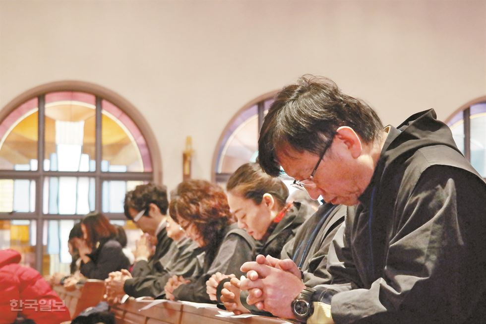 경북 칠곡군 왜관읍에 자리한 성 베네딕도회 왜관 수도원에는 126명의 수도자가 소속돼 있다. 이는 오딜리아 연합회 안에서 두 번째로 큰 규모다. 칠곡=김혜영기자 shine@hankookilbo.com