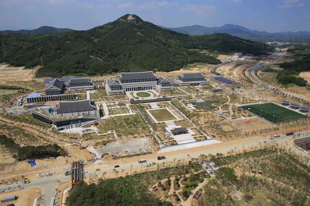 경북도청 신청사 항공사진. 경북도 제공/2016-01-04(한국일보)